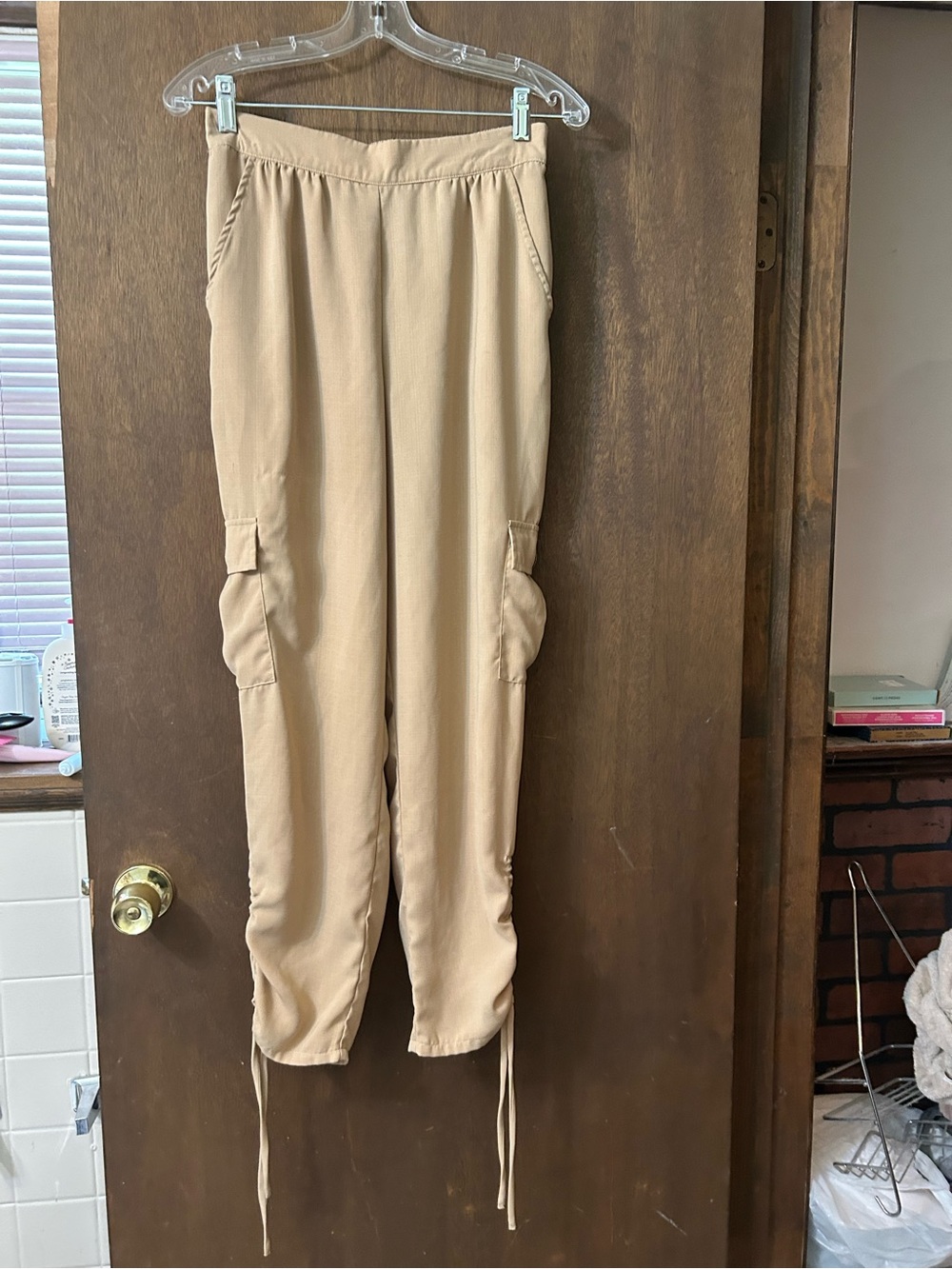 VENUS-Brand New/Never Worn Cargo Capris in Tan. Lightweight material. S